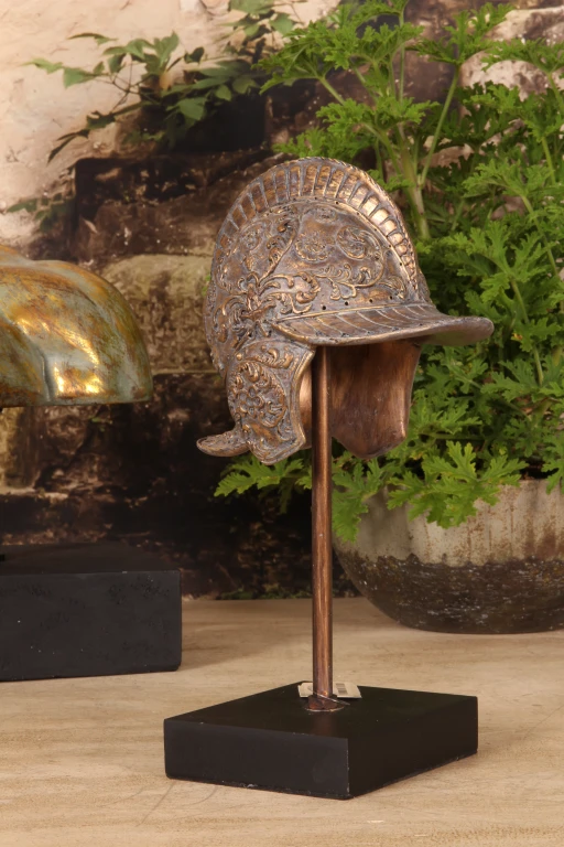 Helm auf Ständer – Gold – 29,5 cm – Kunstharz