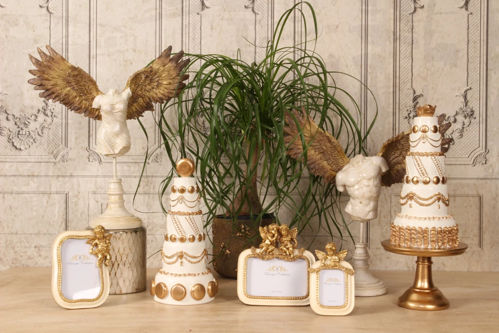 Dekorationskuchen – weiß/creme mit Gold – 47 cm – Kunstharz