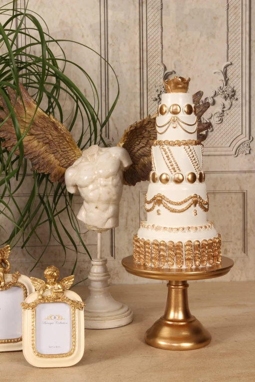 Dekorationskuchen – weiß/creme mit Gold – 47 cm – Kunstharz