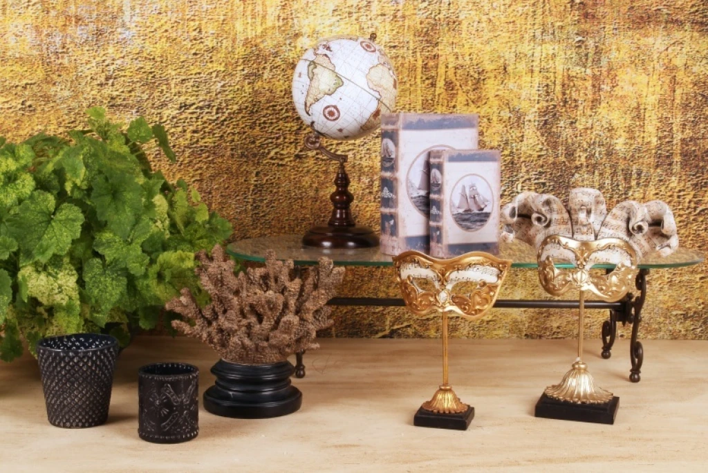 Dekorationsmaske auf Sockel – Gold – 28 cm – Kunstharz
